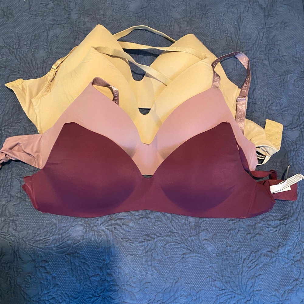 Victoria Secret 32 DD The T-Shirt Bra (Lot of 4)